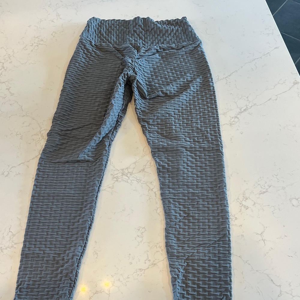 Born Primitive scrunch leggings.